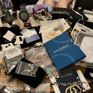 Big lot of ladies assorted jewelry over $1200 retail value, super deal!!!